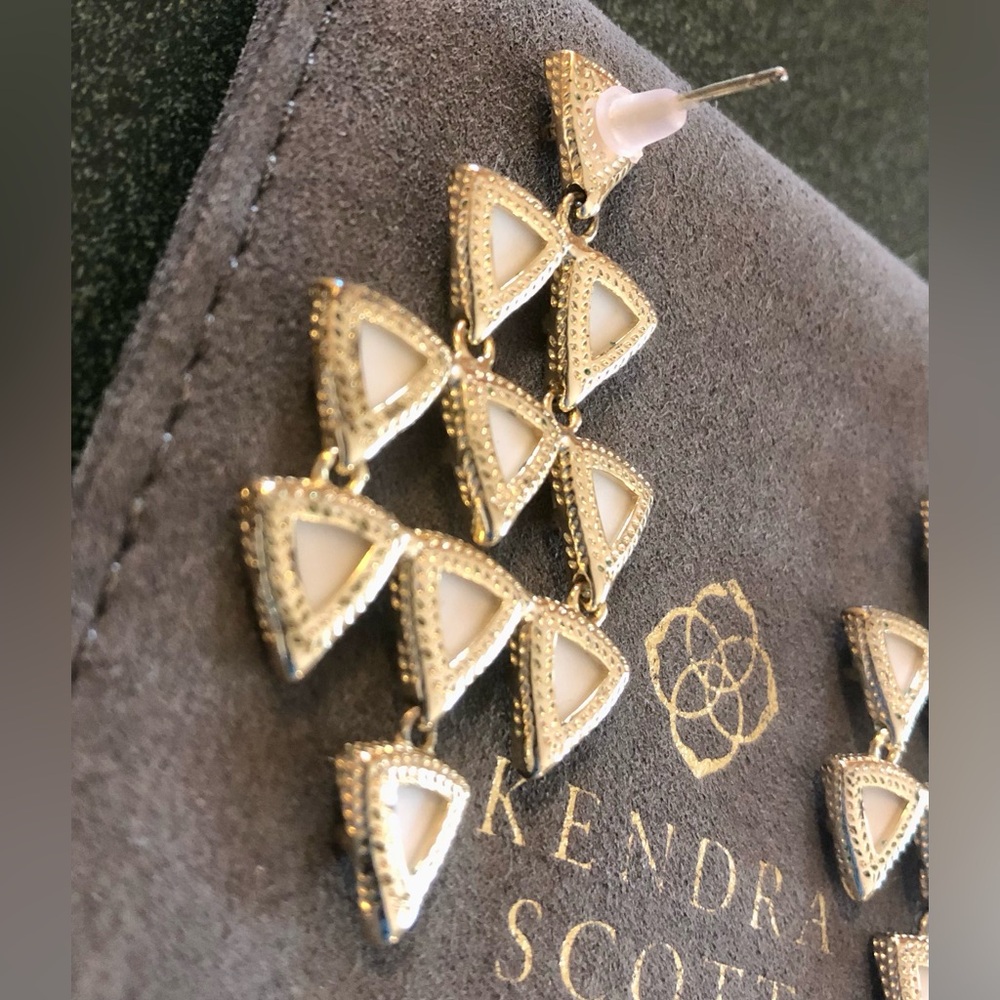 VGUC Kendra Scott Vintage Vale Earrings - Picture 11 of 14